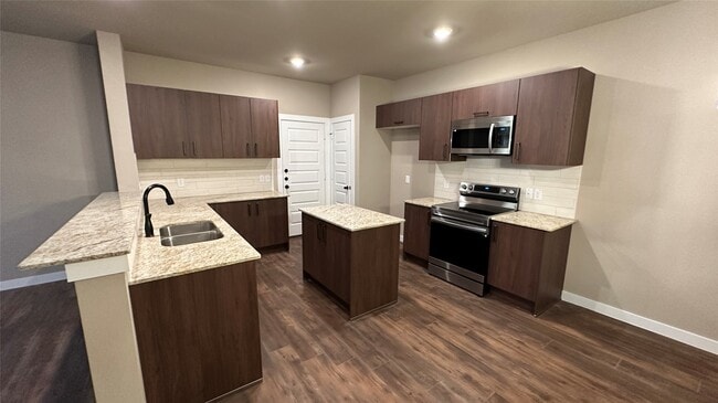 Building Photo - 9820 Grosbeak Ln