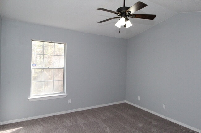 Building Photo - 2BD/1.5BA Townhouse in Foxborough – Availa...
