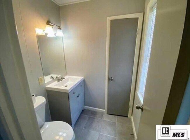 Building Photo - 416 Bayou Oaks Dr