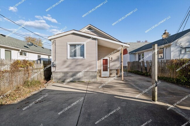 Building Photo - 22618 Maxine St