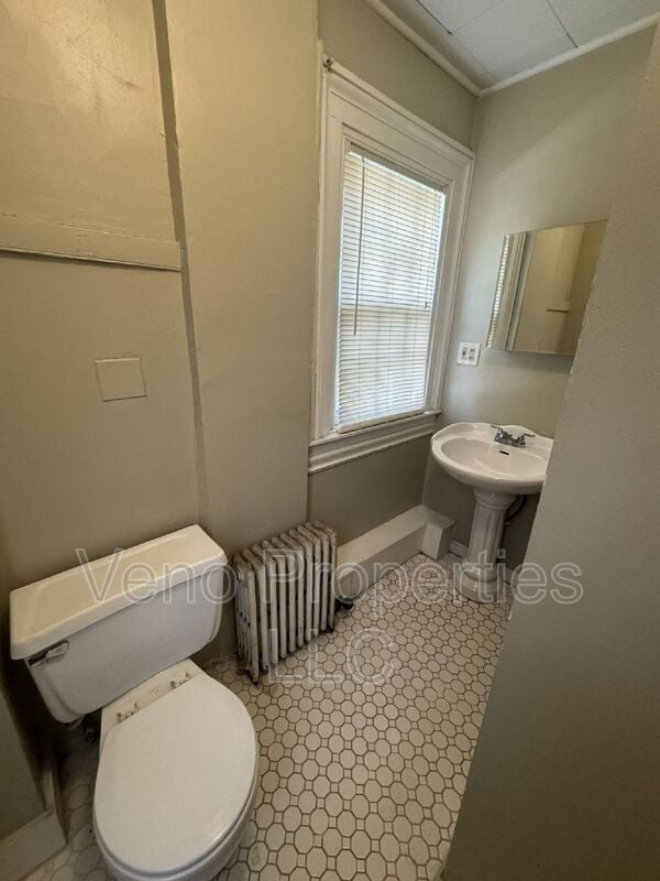 Building Photo - 18 2nd St