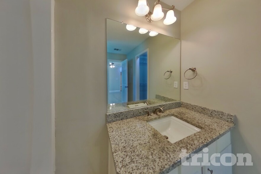 Building Photo - 6745 Biscayne