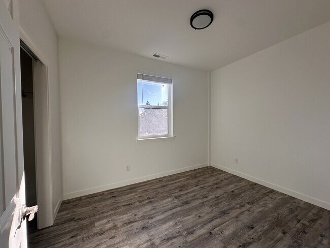 Building Photo - 20611 Independence Way