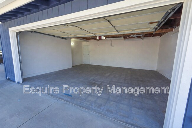 Building Photo - 279 Maple Rd