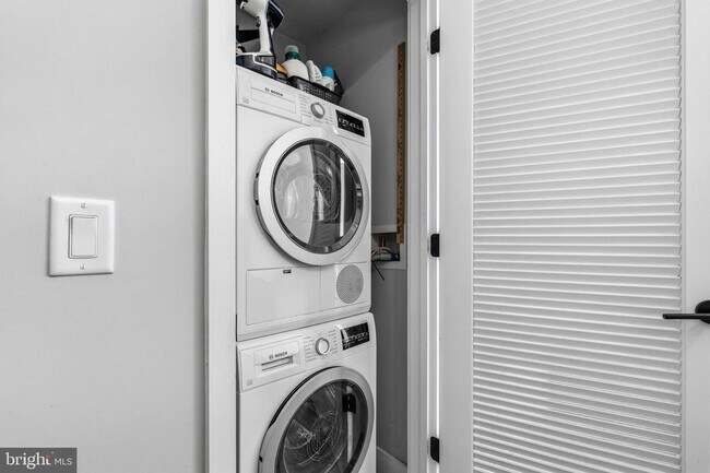 Building Photo - 1300 4th St SE