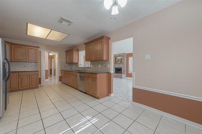 Building Photo - 2919 Pepperwood Dr