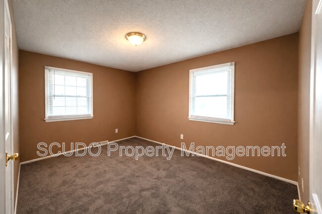 Building Photo - 1211 SE 4th Terrace