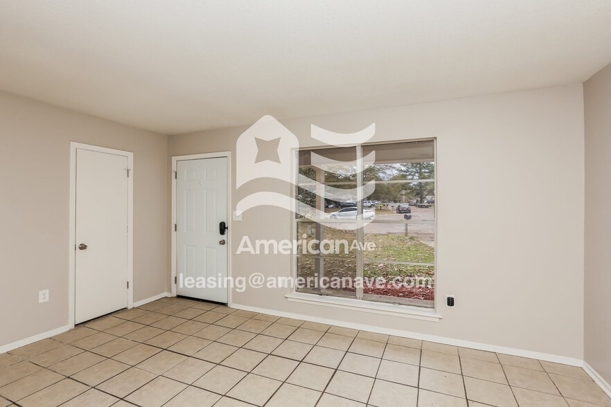 Building Photo - 187 E Woodcrest Dr