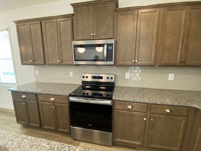 Building Photo - Brand new 3 bedroom 2.5 bath home in Leland