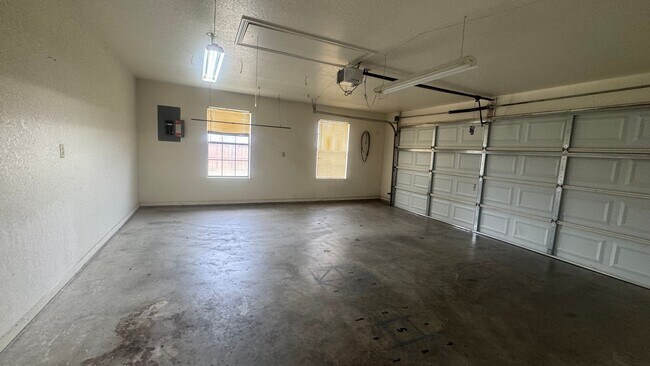 Building Photo - 3 Bedroom Home Conveniently Located off Stan Schlueter in Killeen