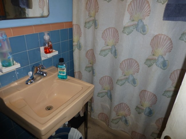 Building Photo - 202 E Ayre St