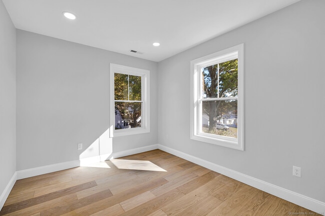 Building Photo - 183 Vesper St