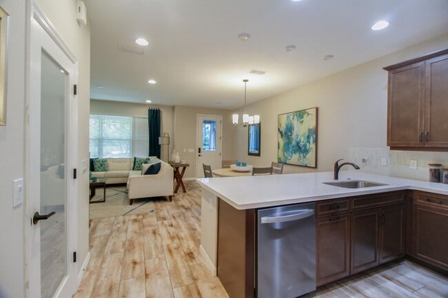 Building Photo - For Rent – Modern 3-Bedroom Townhome - Ava...