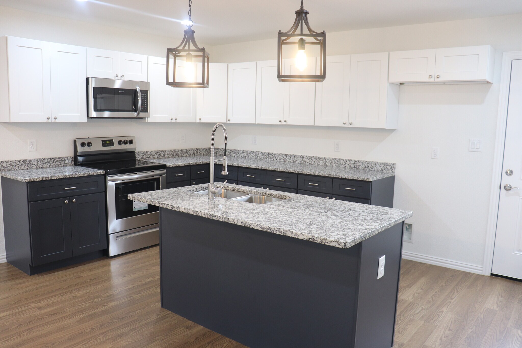 Kitchen - 5905 Grayson St