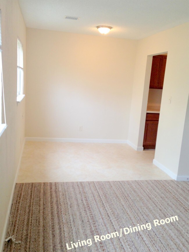 Building Photo - 1514 E 17th St N