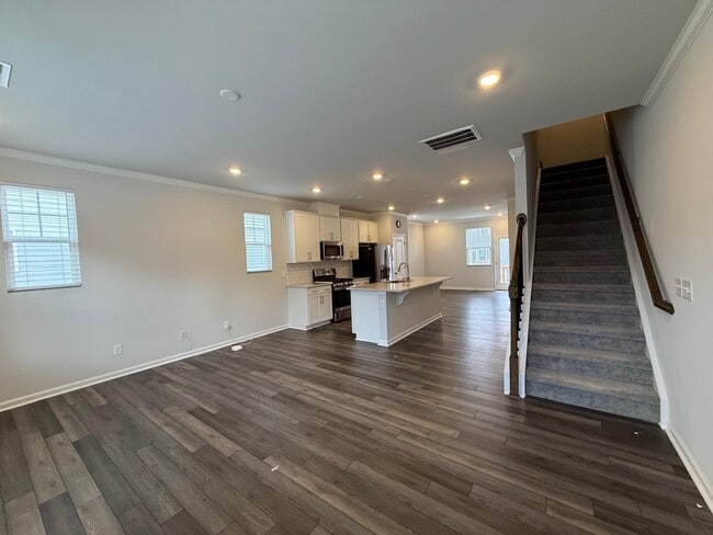 Building Photo - 409 Deercroft Dr