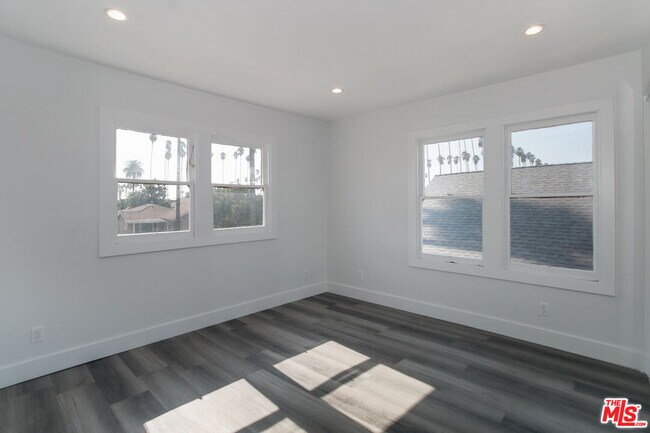 Building Photo - 2303 W 30th St