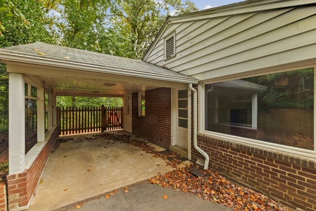 Building Photo - Discover this beautifully updated Colonial...