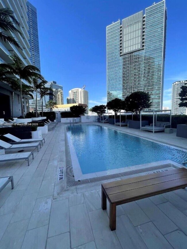 Building Photo - 1300 Brickell Bay Dr