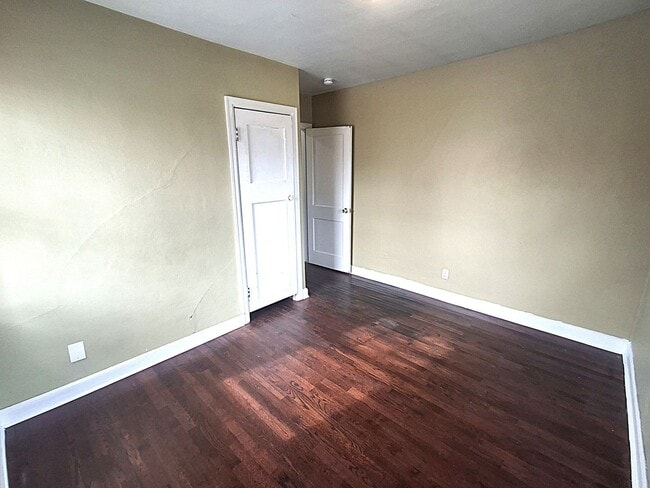 Building Photo - ALL PROSPECTIVE TENANTS MUST SUBMIT A $58 ...