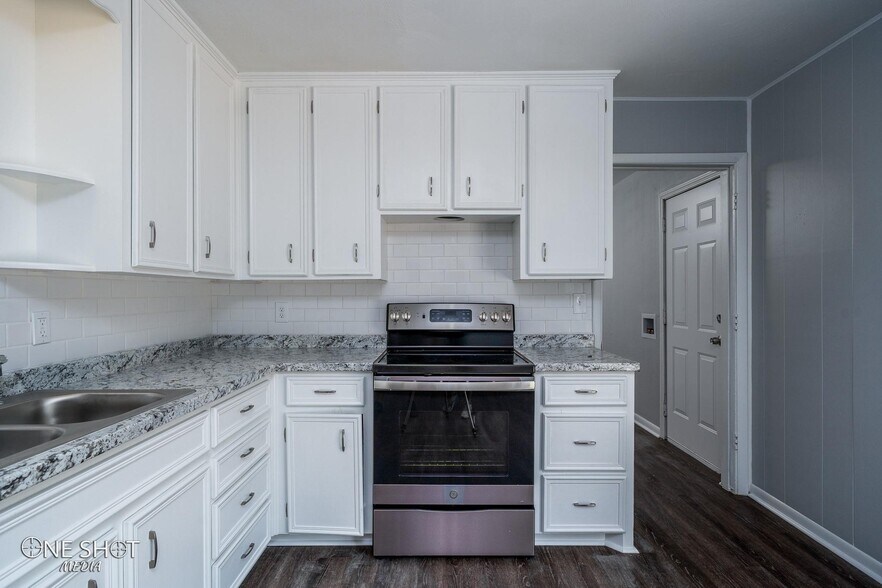 Building Photo - 2117 Yorktown Dr