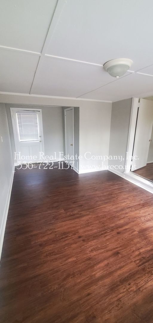 Building Photo - 520 Lester Ln