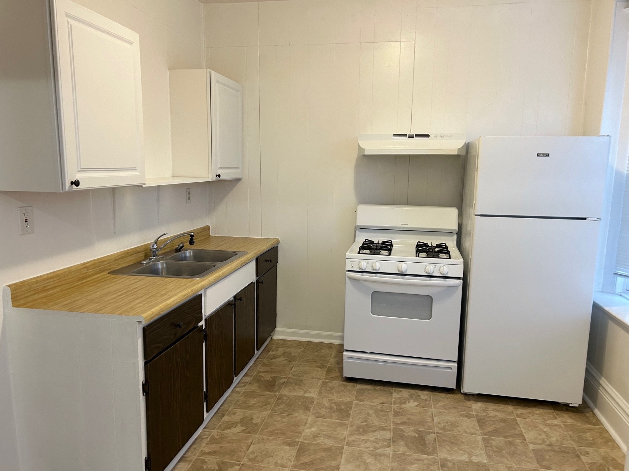 kitchen - 251 E Broadway