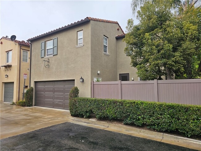 Building Photo - 16090 Valley Oak Dr