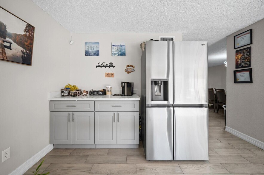 Building Photo - 6171 Dryad Dr