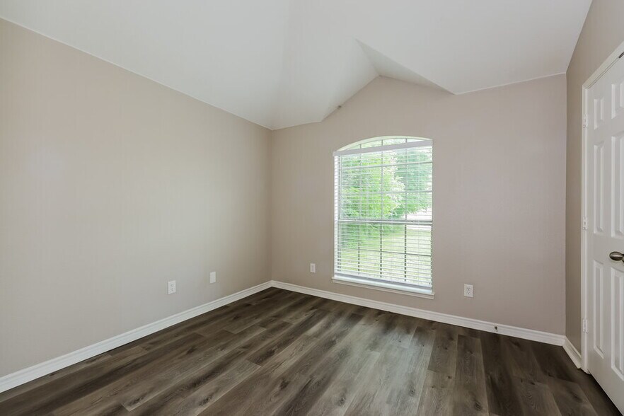Building Photo - 317 Dupont Cir