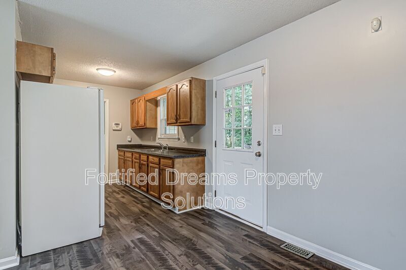 Building Photo - 1904 Blair-Khazan Dr