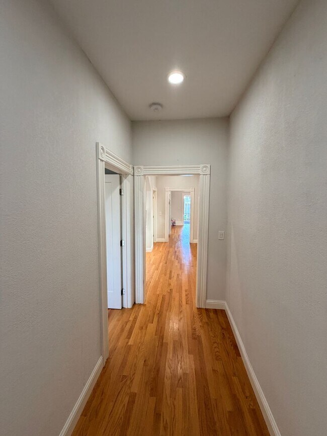 Building Photo - 1224-1226 Campbell St