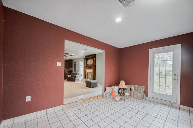 Building Photo - 4015 Black Locust Dr