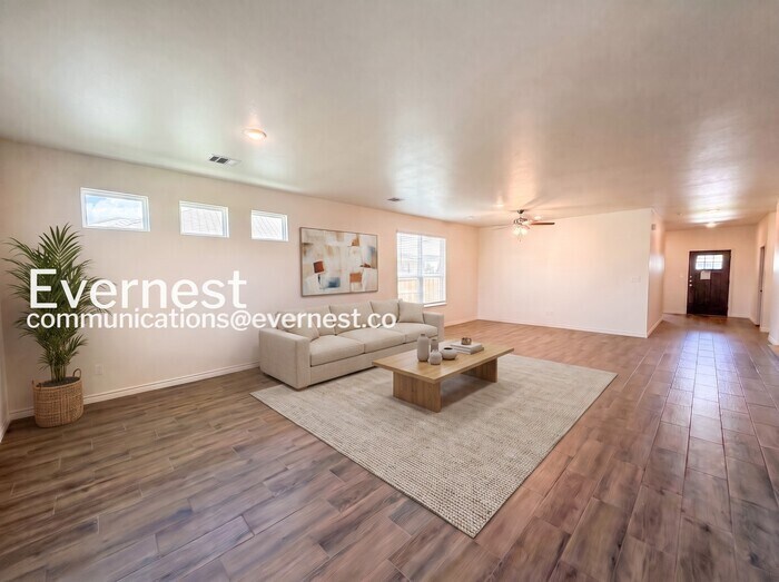Building Photo - 2231 Hornbeam St