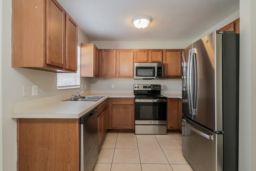 Building Photo - 2408 E 31st Ave