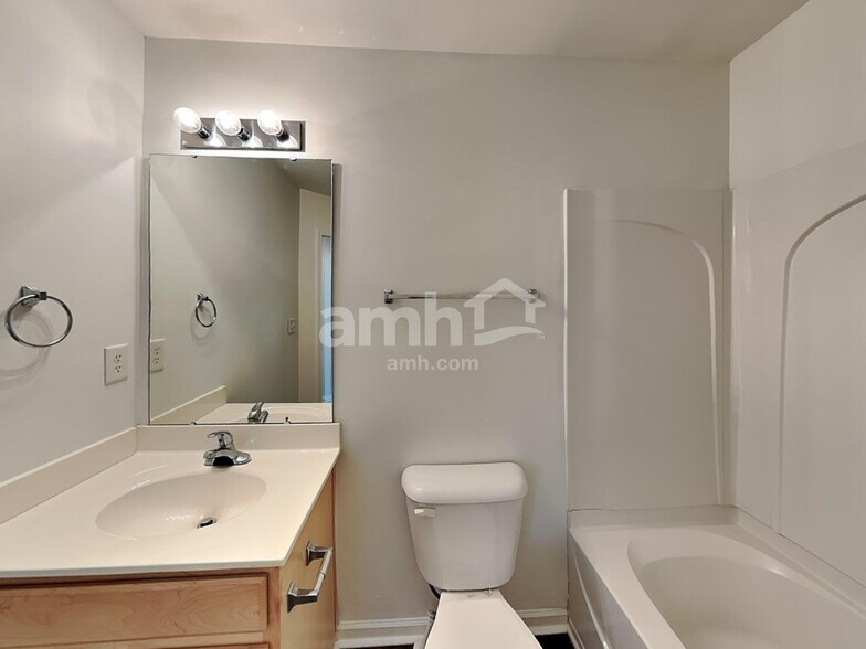 Building Photo - 7225 Hidden Creek Dr