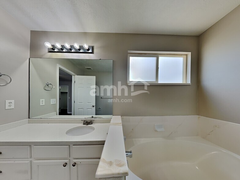 Building Photo - 5521 W Stone Blf Wy
