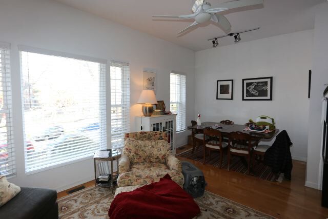 Building Photo - 1407 N Wicker Park Ave