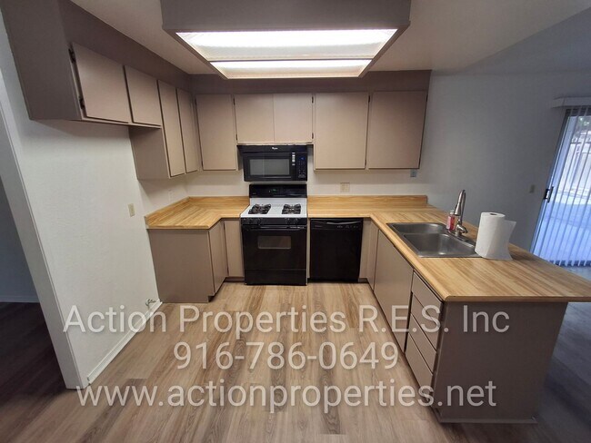 Building Photo - Antelope R.V. Parking, Single Story: Large Yard: RV Parking: 3 Bed, 2 Bath - Foothill Farms/Antelope