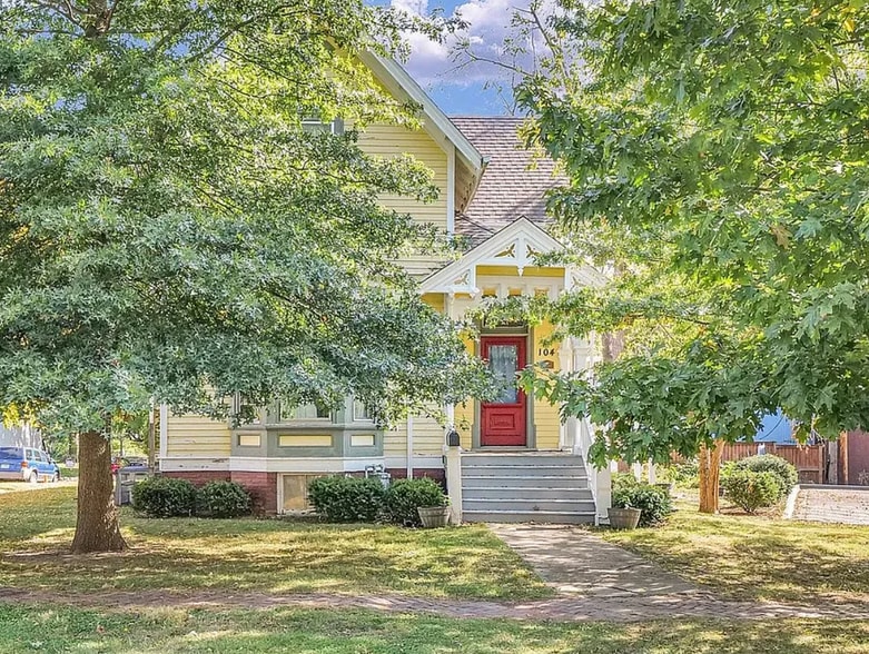 Street View - 104 N Central Ave