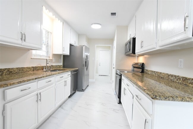 Building Photo - 13710 Ella Lee Ln