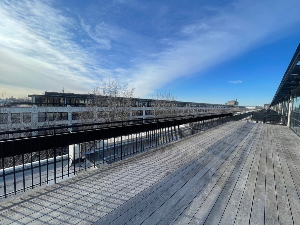 Building Photo - 1000 W 15th St