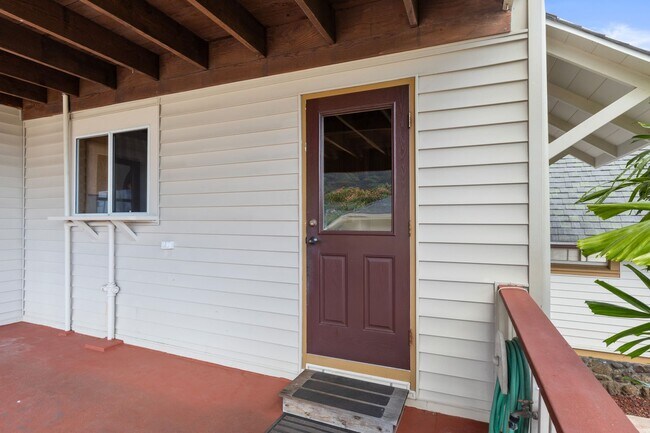 Building Photo - 2910 Nanihale Pl
