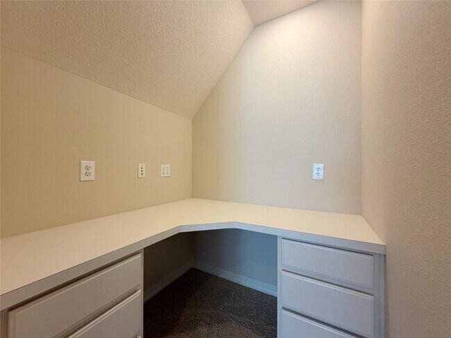 Building Photo - 5714 Brennan Ridge Ln