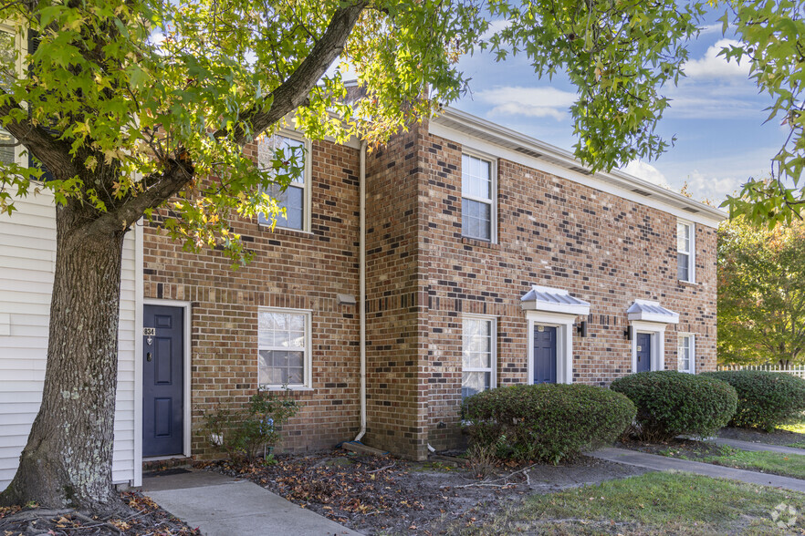 Building Photo - Welcome Home to The Grand at Mallard Manor!