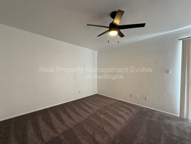 Building Photo - 3840 N 43rd Ave