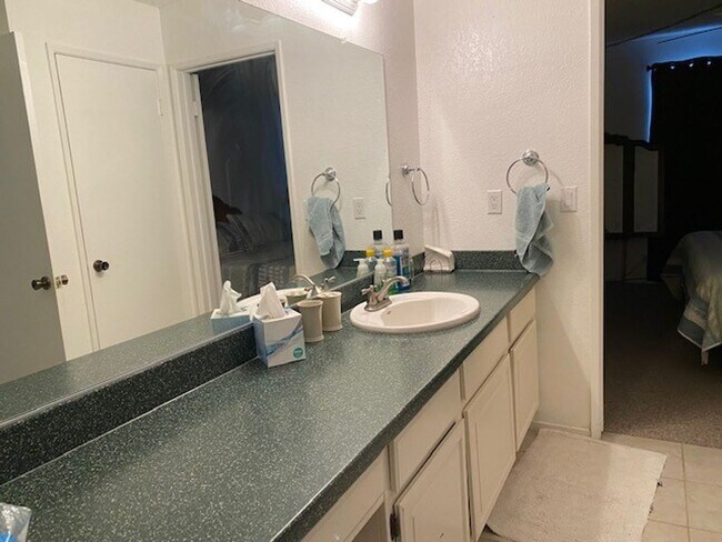 Building Photo - Winter and Summer 1BR WaterFront Vacation Condo Fully Furnished, UTILITIES INCLUDED Available 12/...