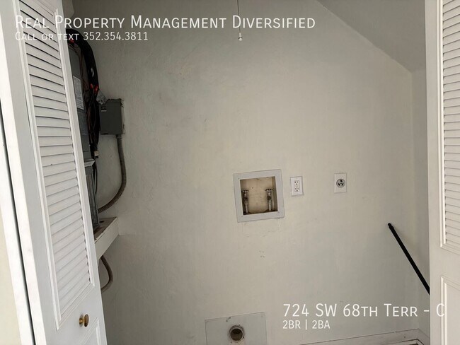 Building Photo - 724 SW 68th Terrace