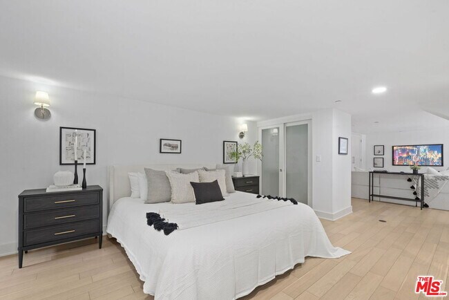 Building Photo - 600 Ridgeley Dr