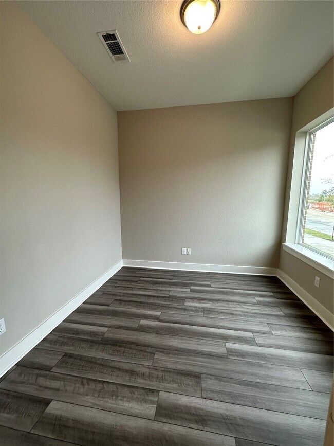 Building Photo - 18635 Parkland Row Dr